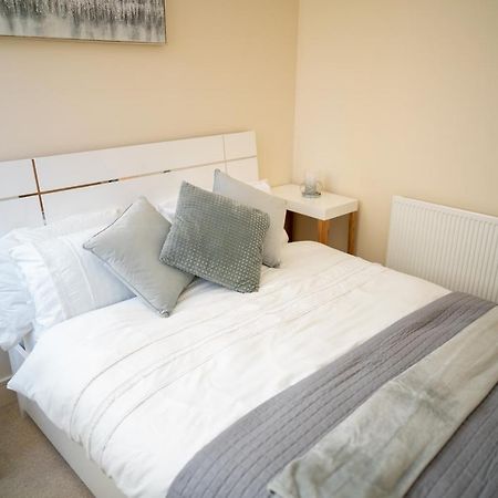 Comfy Spacious Apartment In Canary Wharf 런던 외부 사진