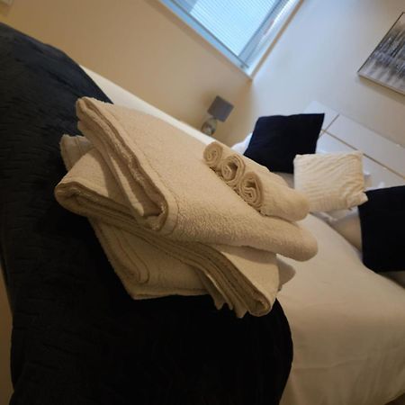 Comfy Spacious Apartment In Canary Wharf 런던 외부 사진