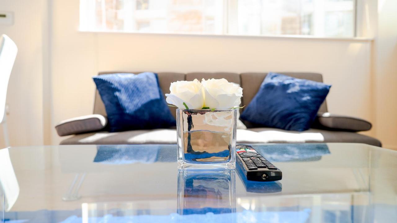 Comfy Spacious Apartment In Canary Wharf 런던 외부 사진