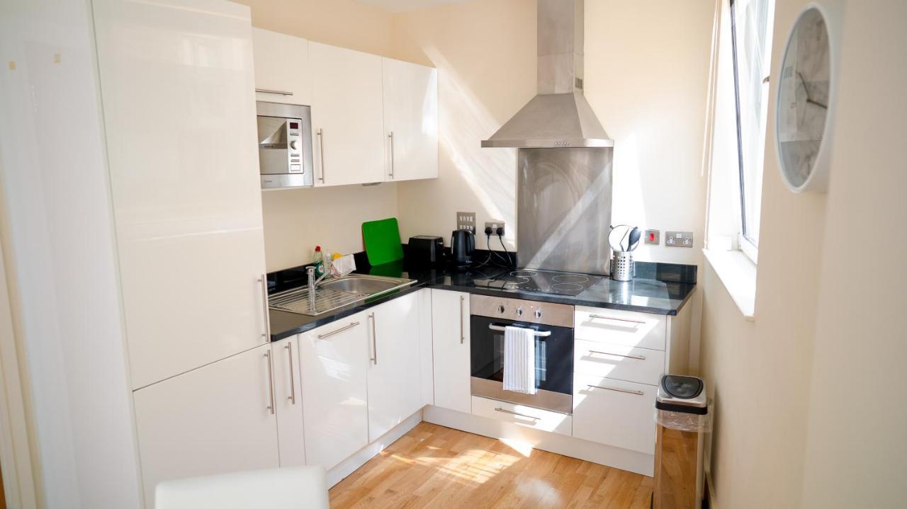 Comfy Spacious Apartment In Canary Wharf 런던 외부 사진