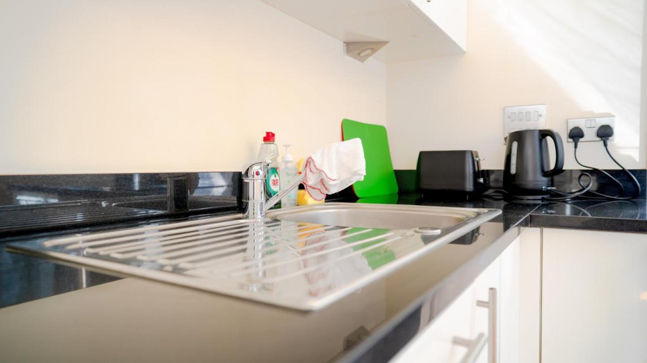 Comfy Spacious Apartment In Canary Wharf 런던 외부 사진