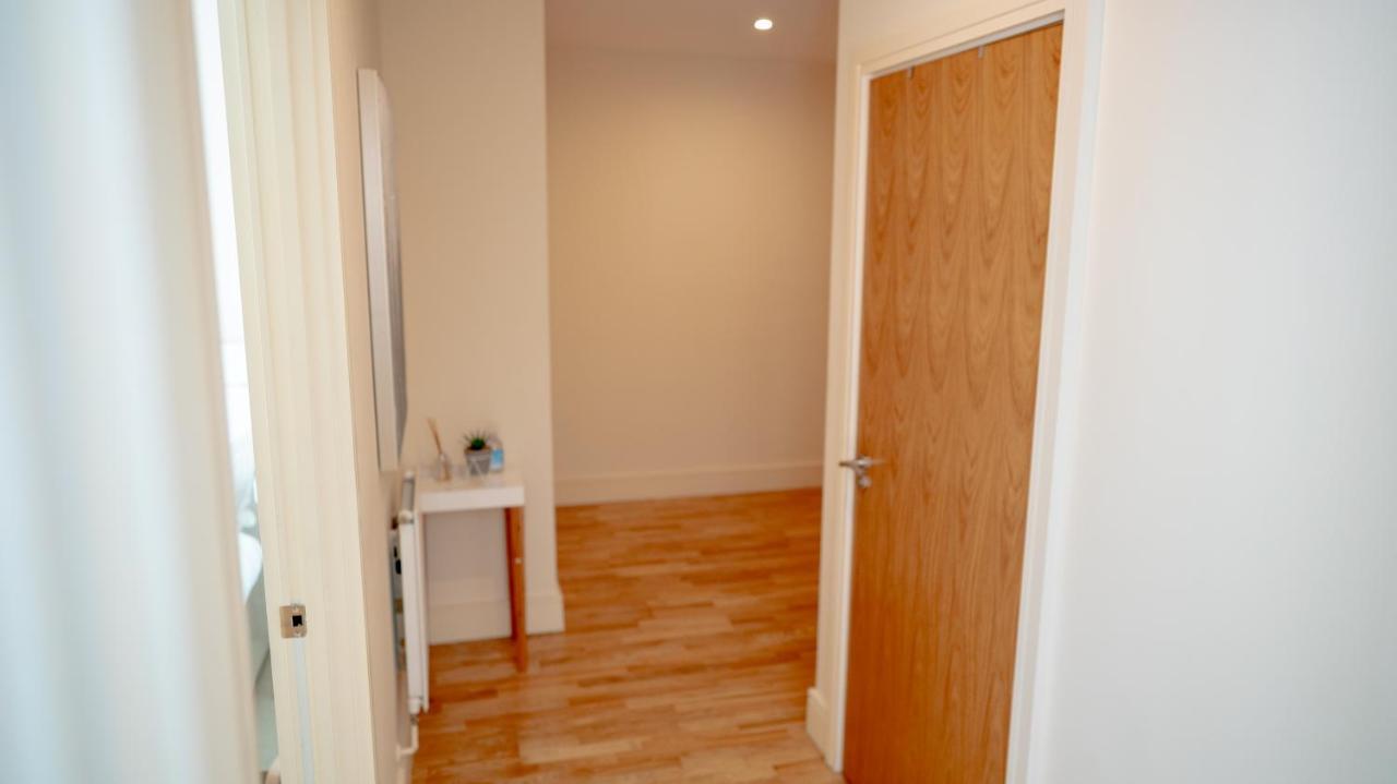 Comfy Spacious Apartment In Canary Wharf 런던 외부 사진