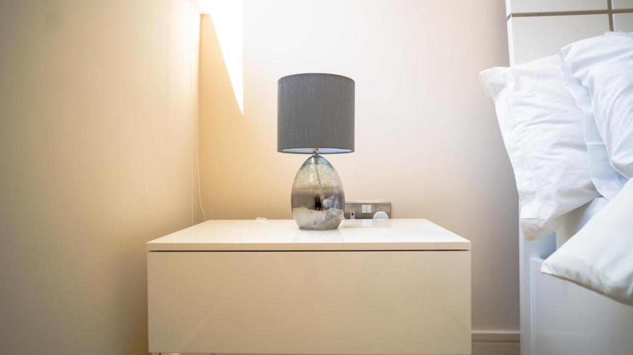 Comfy Spacious Apartment In Canary Wharf 런던 외부 사진