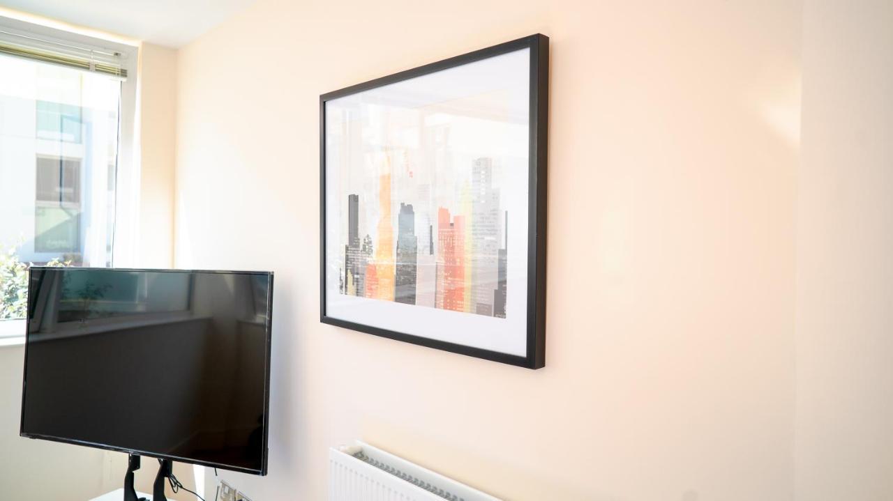 Comfy Spacious Apartment In Canary Wharf 런던 외부 사진