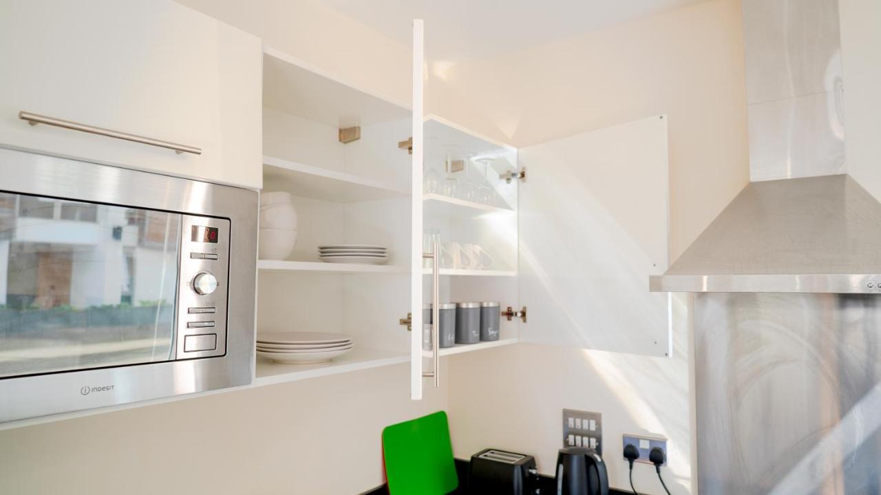 Comfy Spacious Apartment In Canary Wharf 런던 외부 사진