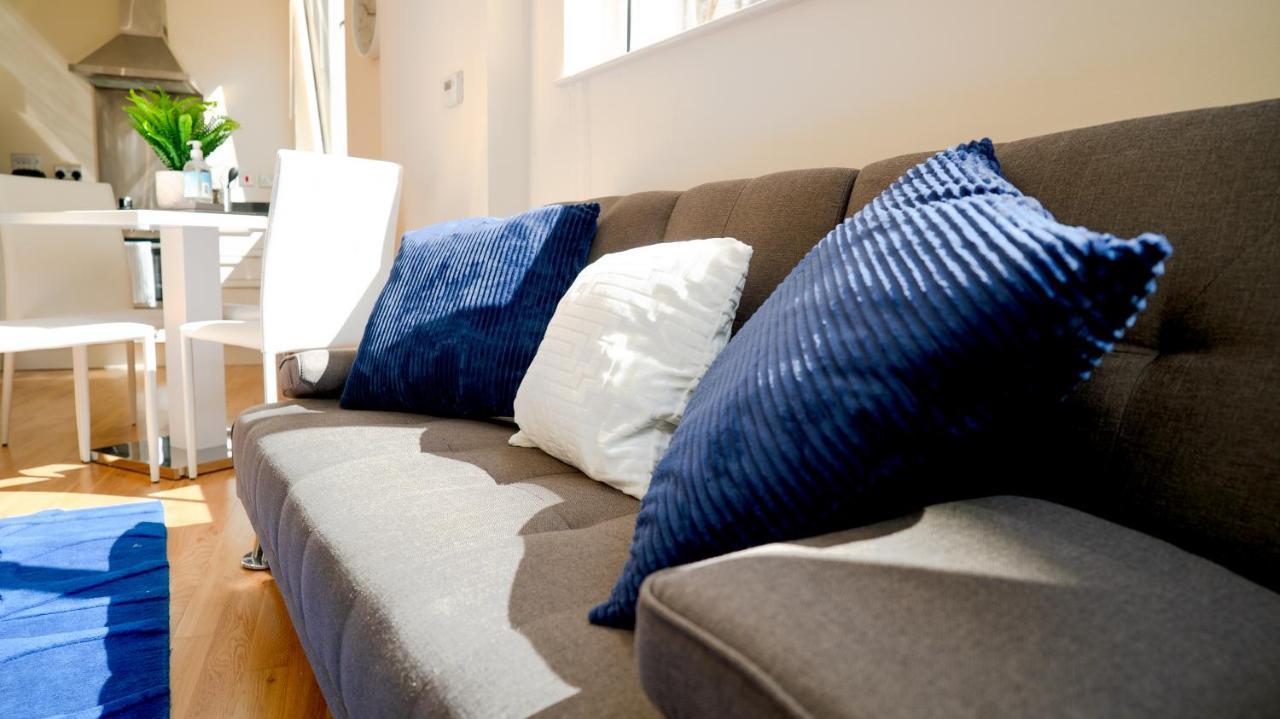 Comfy Spacious Apartment In Canary Wharf 런던 외부 사진