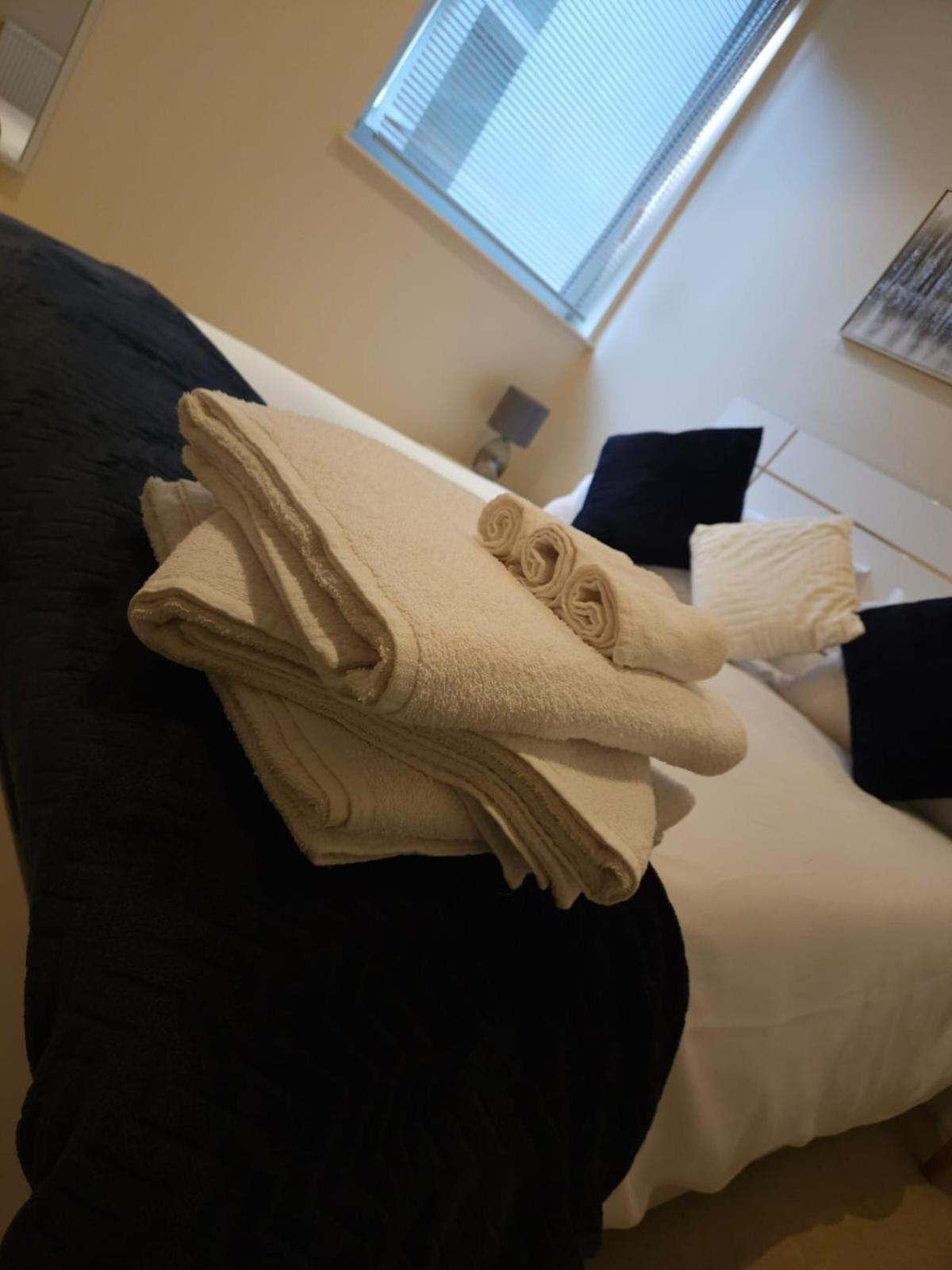 Comfy Spacious Apartment In Canary Wharf 런던 외부 사진
